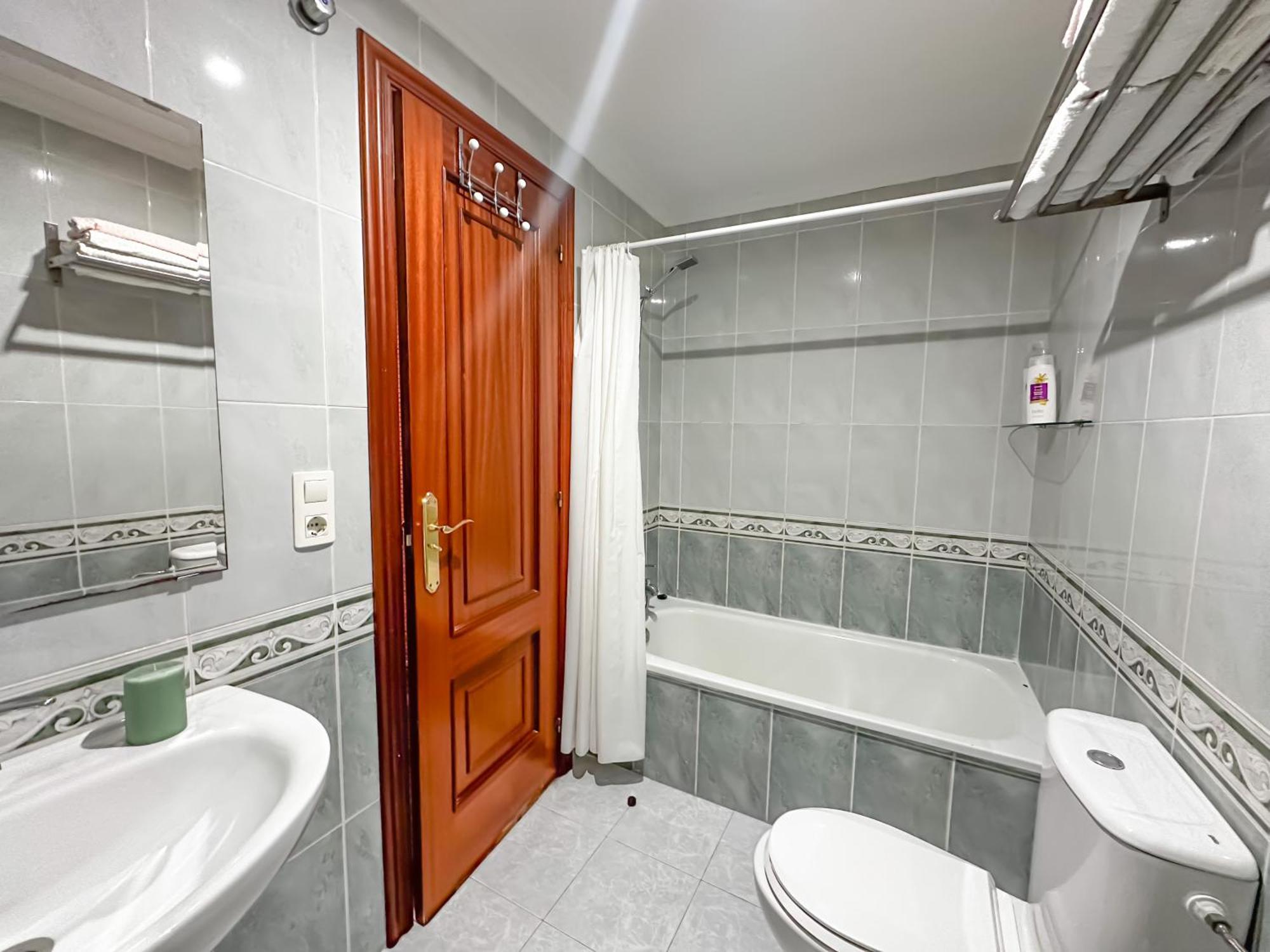 Apartamento Completo, Amplio, Muy Iluminado Y Con Plaza De Garaje Incluida. او غروف المظهر الخارجي الصورة